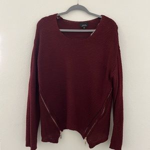 Burgundy sweater/long sleeve with zipper detail